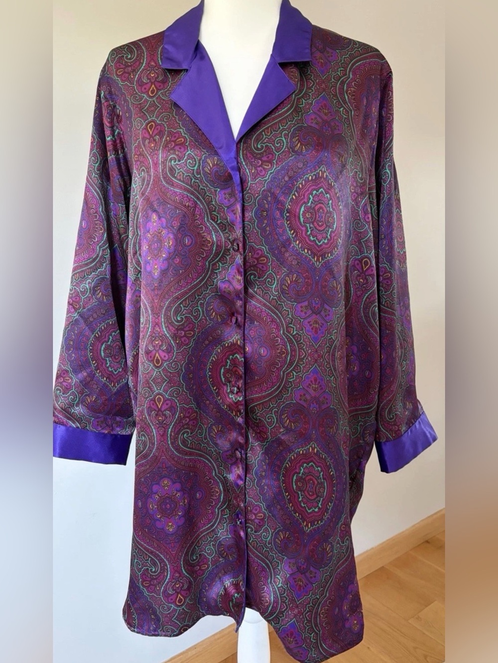 VTG Victoria’s Secret Gold Label Satin Cuffed Sleep Shirt Nightgown Medium NEW